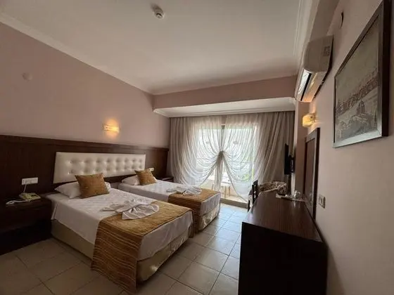 Standart Oda, Bahçe Manzaralı, Balkonlu