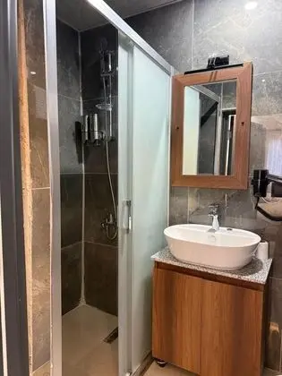 Triple,Avlu Manzaralı,2. Kat