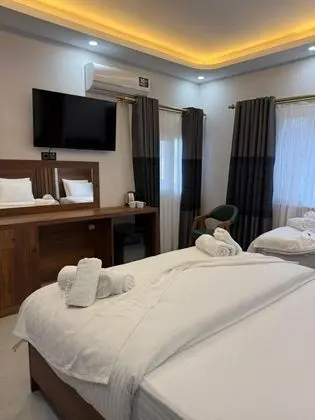 Triple,Avlu Manzaralı,2. Kat
