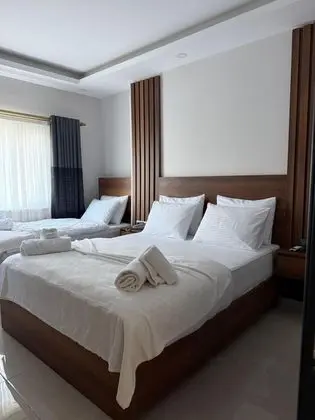 Triple,Avlu Manzaralı,2. Kat