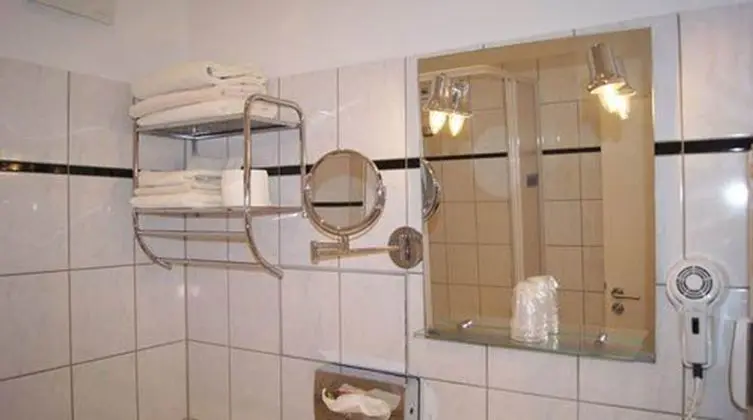 Dört Kişilik Oda, Sigara İçilmez