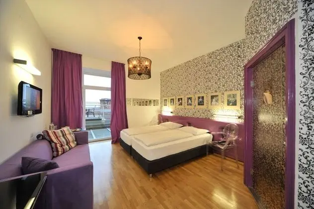 Basic Tek Büyük Yataklı Oda