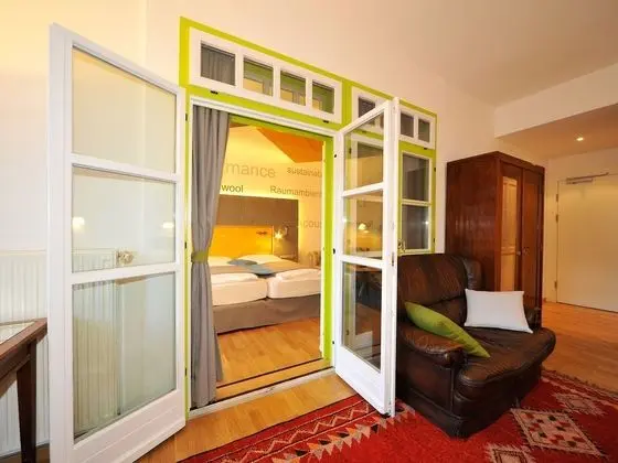 Business Tek Büyük Yataklı Oda