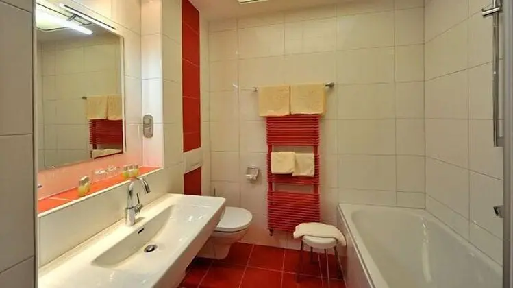 Business Tek Büyük Yataklı Oda