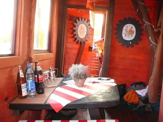Ağaç Ev, Birden Çok Yatak (Baumwaggonhotel)