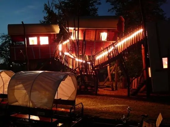 Ağaç Ev, Birden Çok Yatak (Baumwaggonhotel)