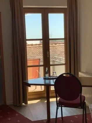 Odada yemek servisi