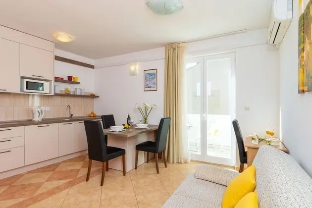 One-Bedroom Apartment with Balcony