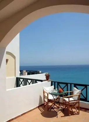 Üç Kişilik Oda, Deniz Manzaralı
