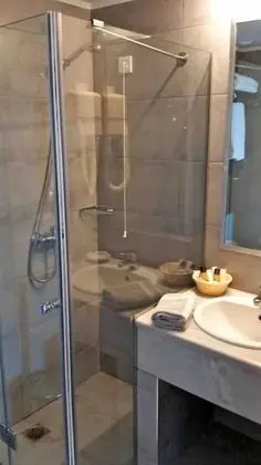 Üç Kişilik Oda, Deniz Manzaralı