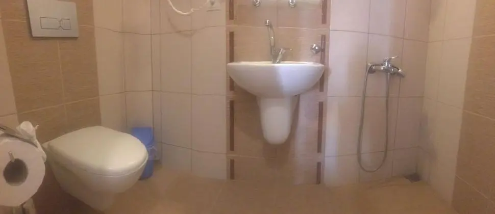 Triple, Bahçe Manzaralı