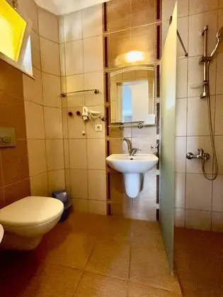 Triple, Bahçe Manzaralı