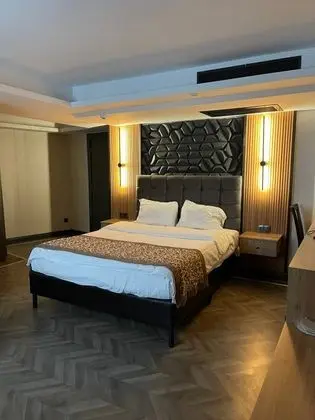 Triple, Şehir Manzaralı