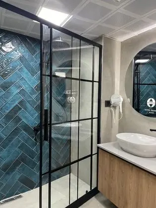 Triple, Şehir Manzaralı