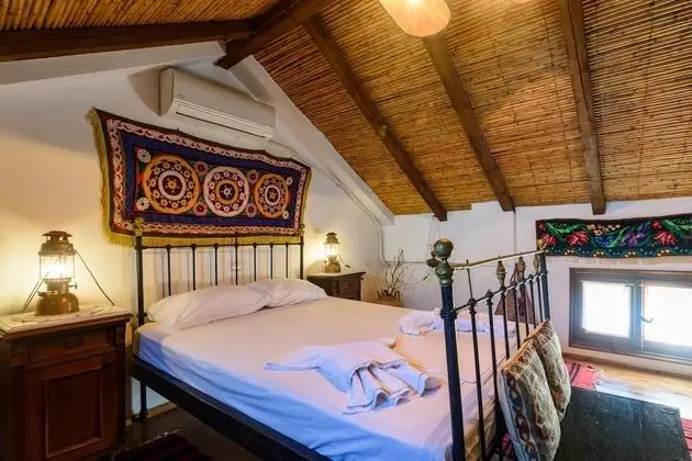 Ev