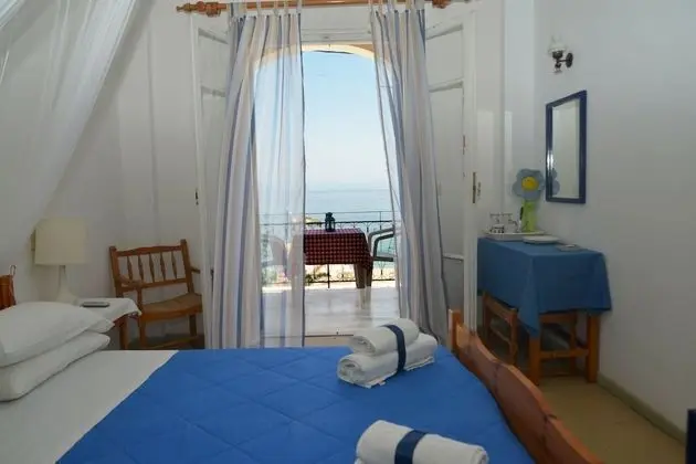 Tek Büyük veya İki Ayrı Yataklı Oda, Deniz Manzaralı