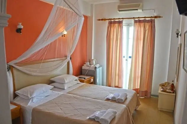 Tek Büyük veya İki Ayrı Yataklı Oda, Deniz Manzaralı