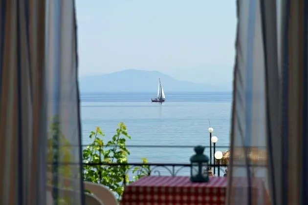 Tek Büyük veya İki Ayrı Yataklı Oda, Deniz Manzaralı