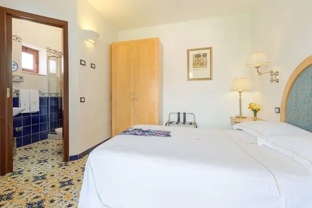 Standard Room French-style bed