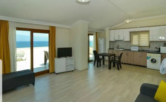 Aile Odası, Deniz Manzaralı, Balkonlu