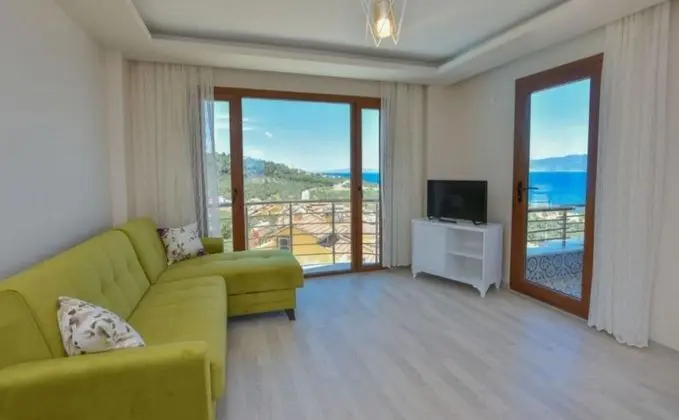 Aile Odası, Deniz Manzaralı, Balkonlu
