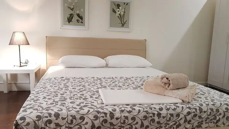 Apart Daire, 6 Yatak Odası