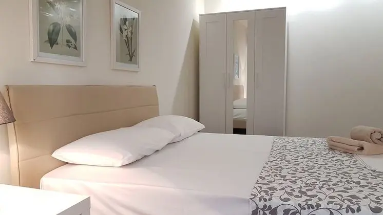 Apart Daire, 6 Yatak Odası