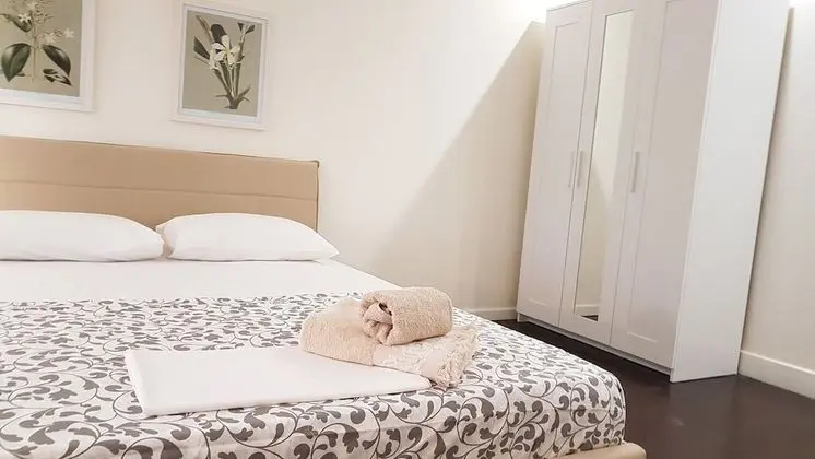 Apart Daire, 6 Yatak Odası