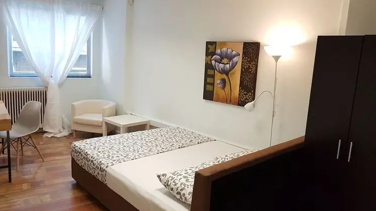 Apart Daire, 6 Yatak Odası