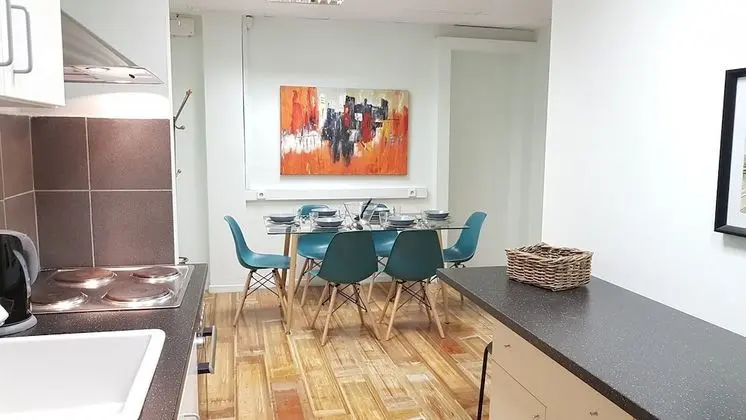 Apart Daire, 6 Yatak Odası