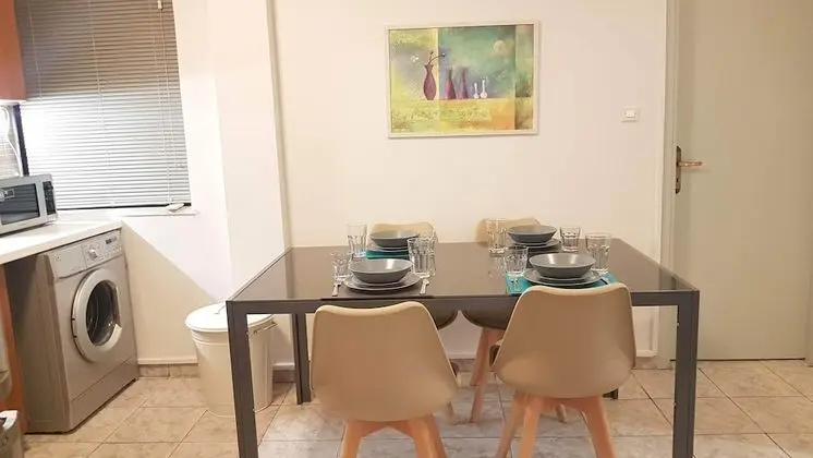 Apart Daire, 6 Yatak Odası