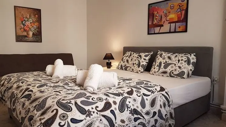 Apart Daire, 6 Yatak Odası