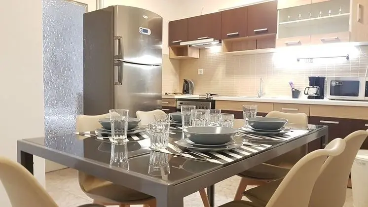 Apart Daire, 6 Yatak Odası