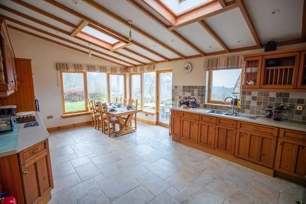 Kır Evi, Birden Çok Yatak, Dağ Manzaralı