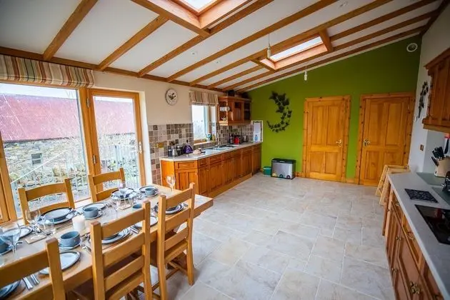 Kır Evi, Birden Çok Yatak, Dağ Manzaralı
