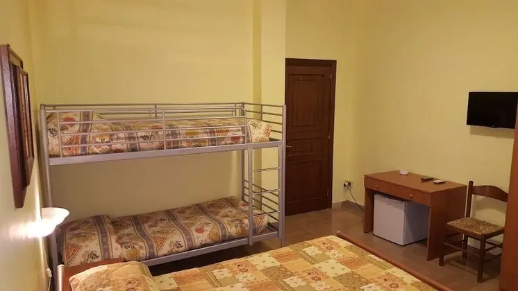 Grand Tek Büyük veya İki Ayrı Yataklı Oda, Birden Çok Yatak Odası, Sigara İçilmez, Bahçe Manzaralı
