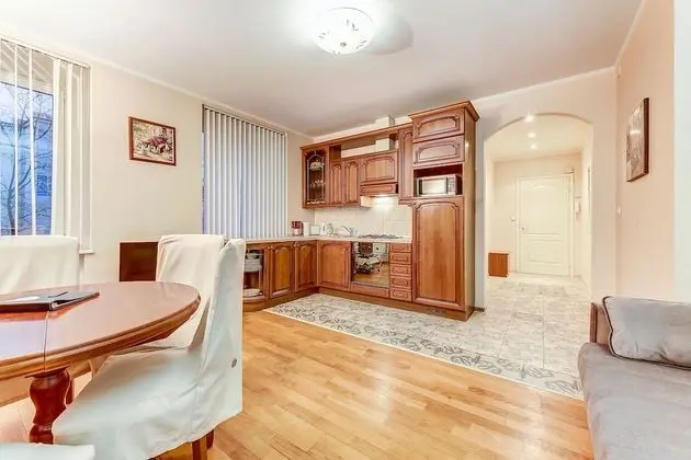 Apart Daire (19 Moika, 38)
