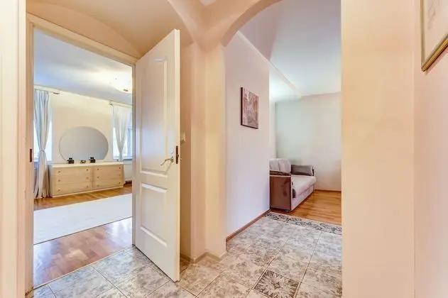 Apart Daire (19 Moika, 38)