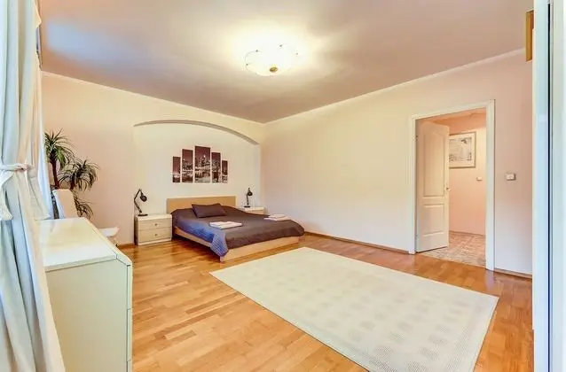 Apart Daire (19 Moika, 38)