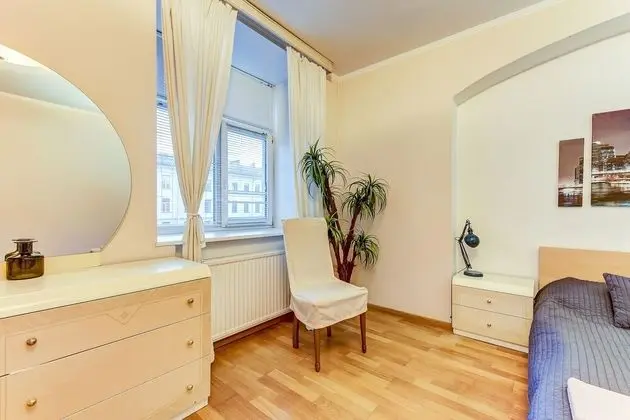 Apart Daire (19 Moika, 38)