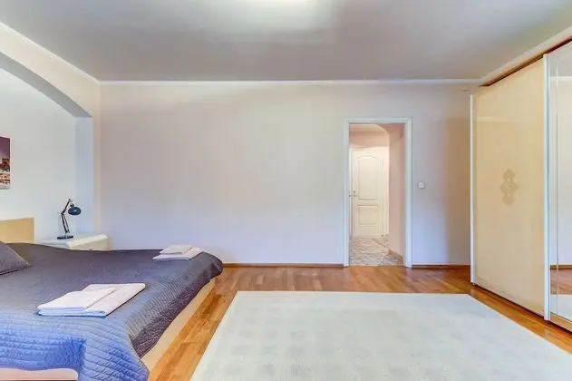 Apart Daire (19 Moika, 38)