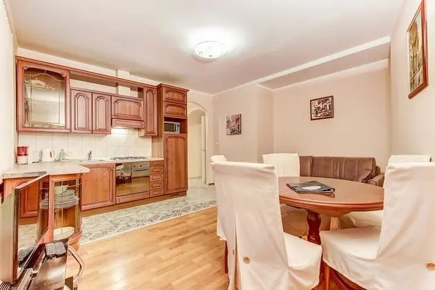 Apart Daire (19 Moika, 38)