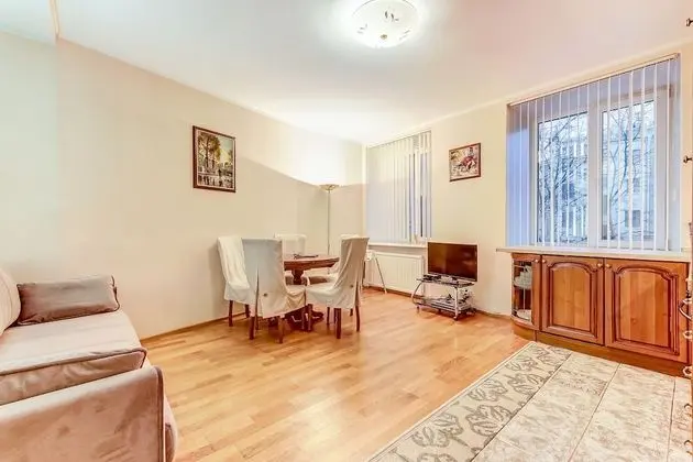 Apart Daire (19 Moika, 38)
