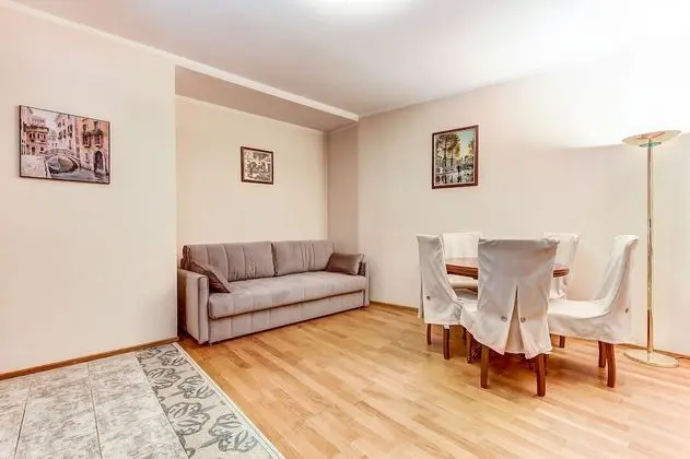 Apart Daire (19 Moika, 38)