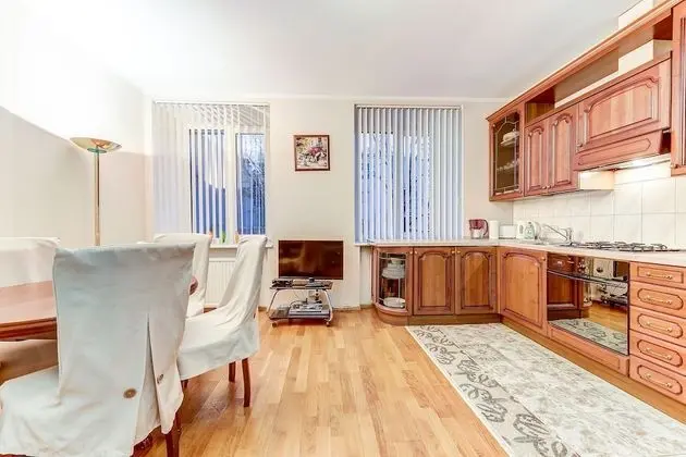 Apart Daire (19 Moika, 38)