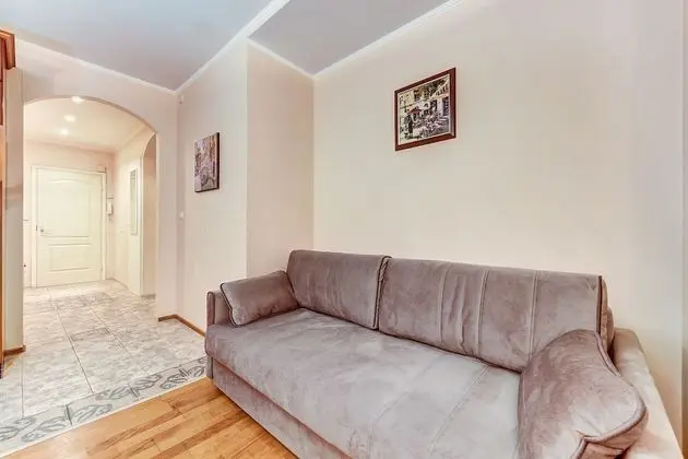 Apart Daire (19 Moika, 38)