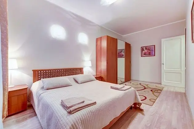 Apart Daire (28 Moika, 3)
