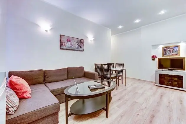 Apart Daire (28 Moika, 3)