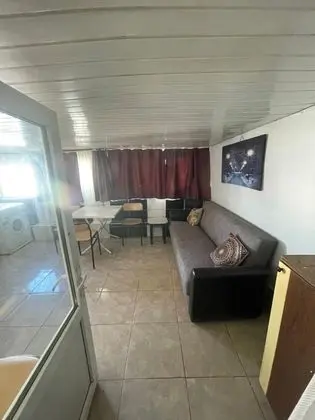 Apartment, Şehir Manzaralı
