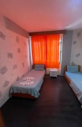 Tek Kişilik, Şehir Manzaralı
